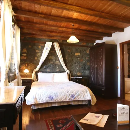 Alpesi faház Rouga Mountain Boutique & *