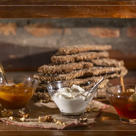 Rouga Mountain Boutique & 木屋 帕雷斯阿吉萨那